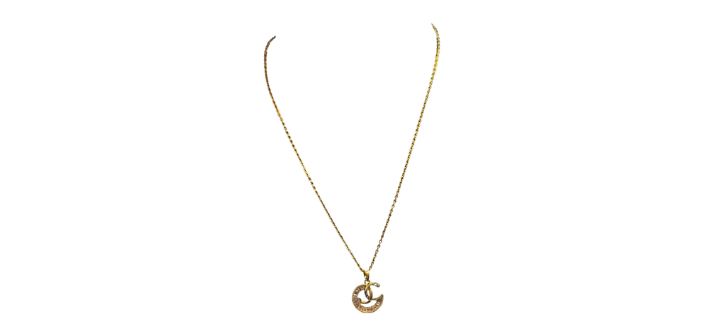 Collar Dorado Elegancia CC – Edición Clásica con Brillantes