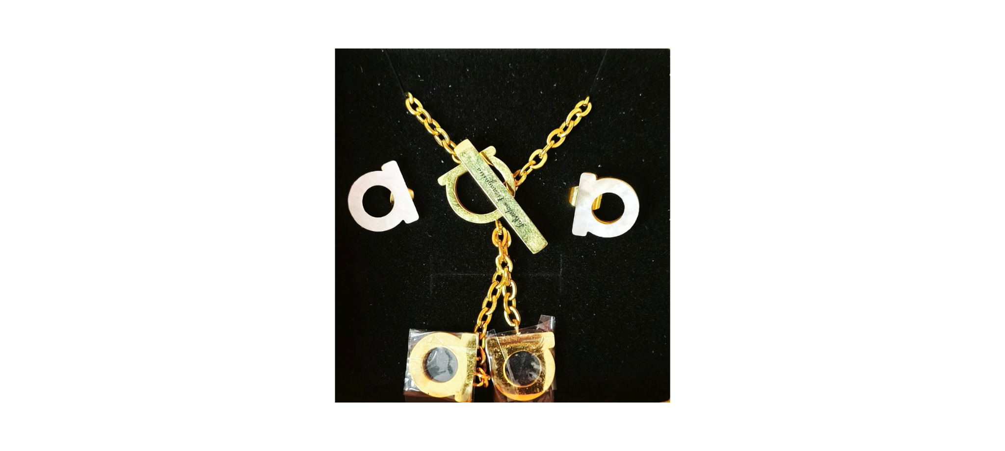 Set Collar y Aros Geométricos Dorados con Diseño Moderno ✨🔗