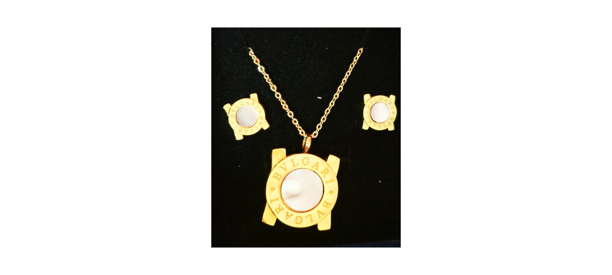 Set Collar y Aros Bulgari Dorado con Detalle Nácar ✨💎
