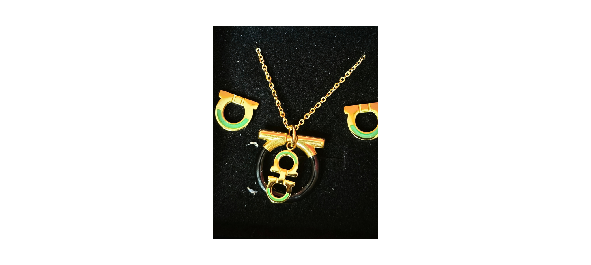 Set Collar y Aros Dorados con Diseño Geométrico Exclusivo ✨🔗